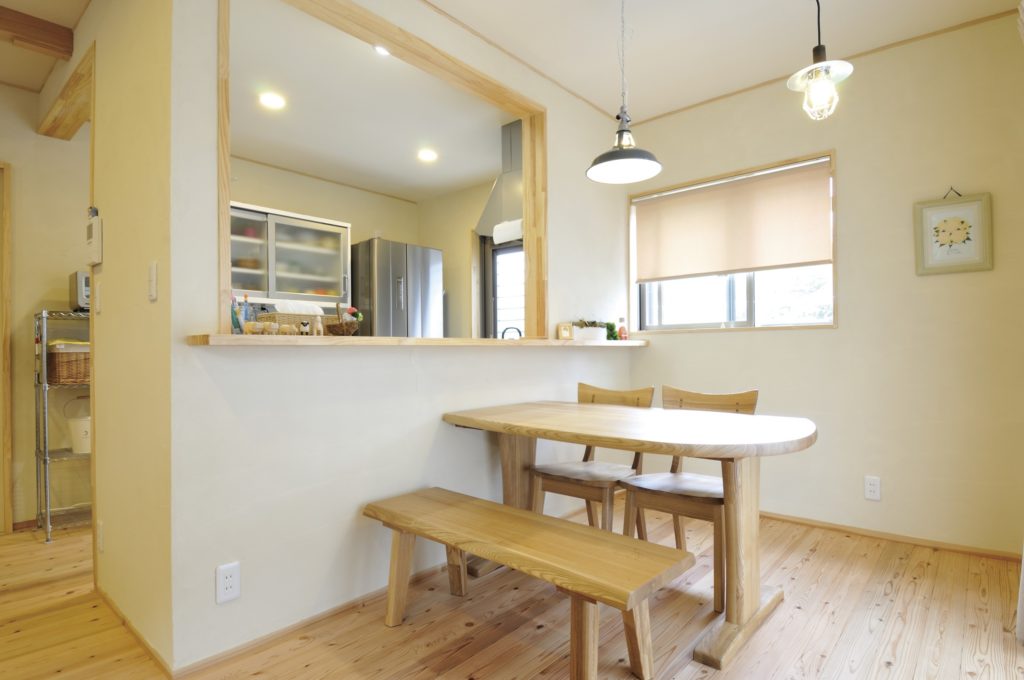 シンプルなほっこり木の家　ＬＤＫ中心のコンパクト動線
