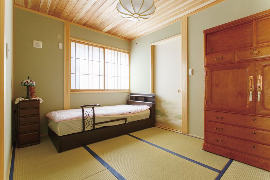 回遊性のある家事動線が◎　個室+収納が充実した木の家