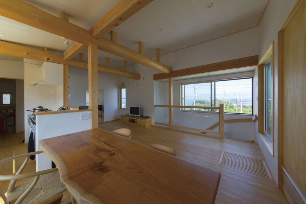 2階リビングからの眺望は抜群　海の見える木の家