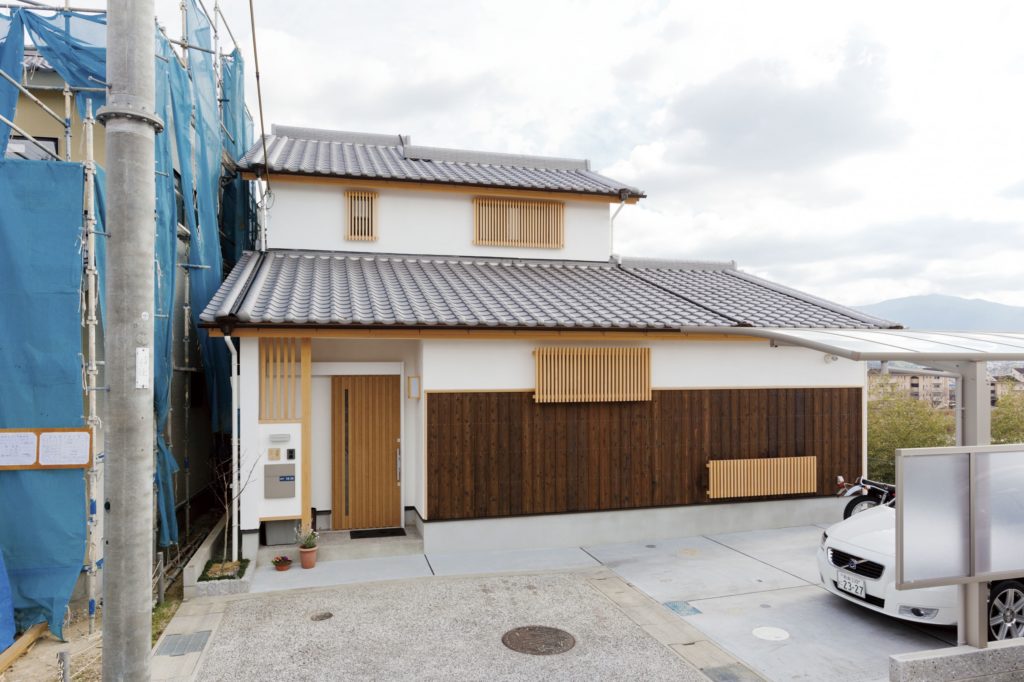 自然素材のあったか木の家　高台バルコニーの眺めが◎