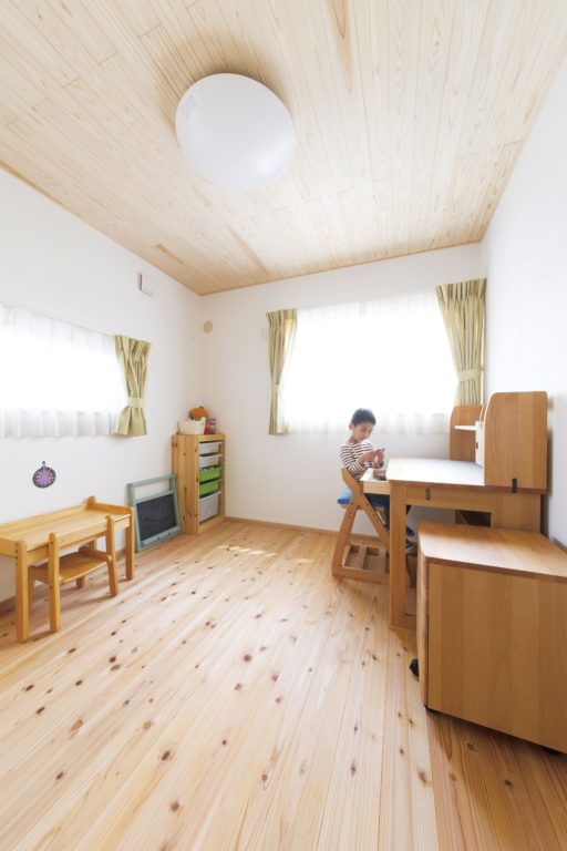 ナチュラルな家具にぴったりなくるり動線の、やさしい木の家
