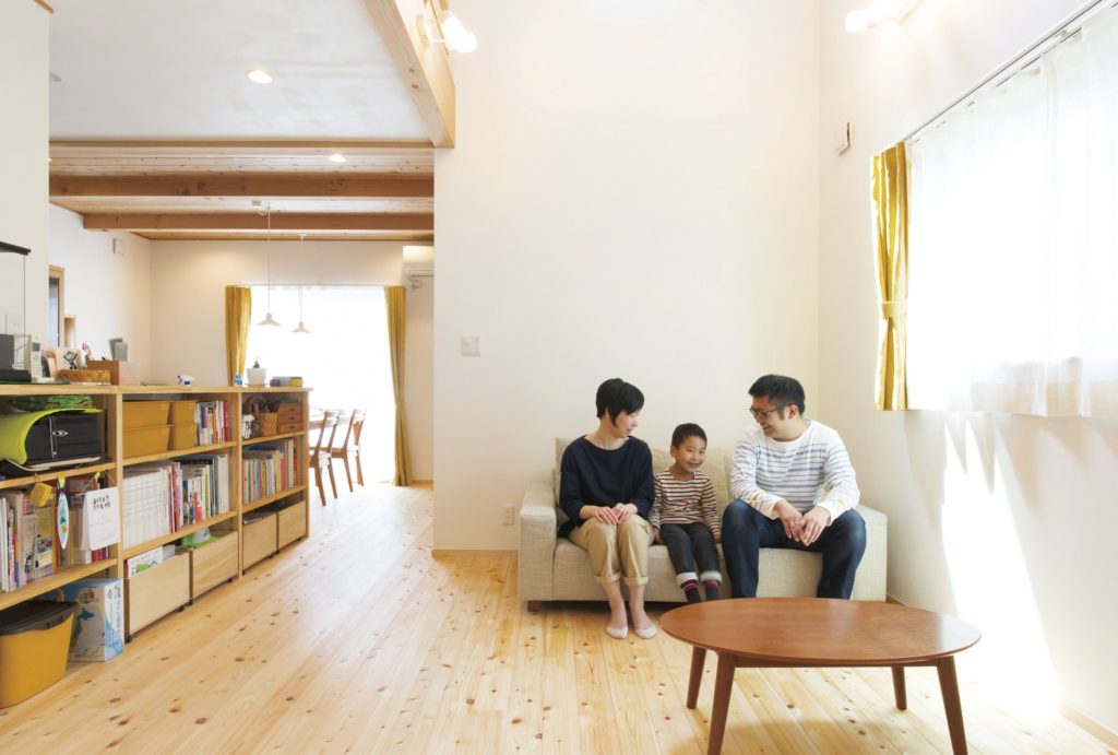 ナチュラルな家具にぴったりなくるり動線の、やさしい木の家