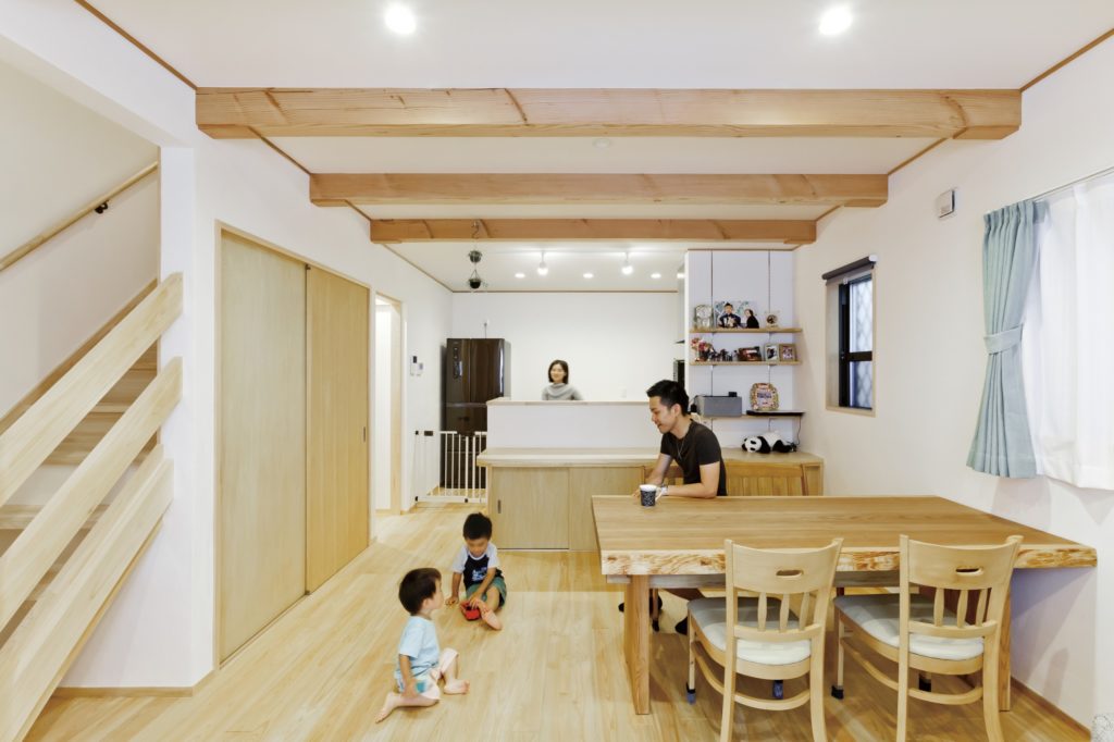 子どもの頃の記憶が甦る木の家　くるくる動線に子どもが大喜び