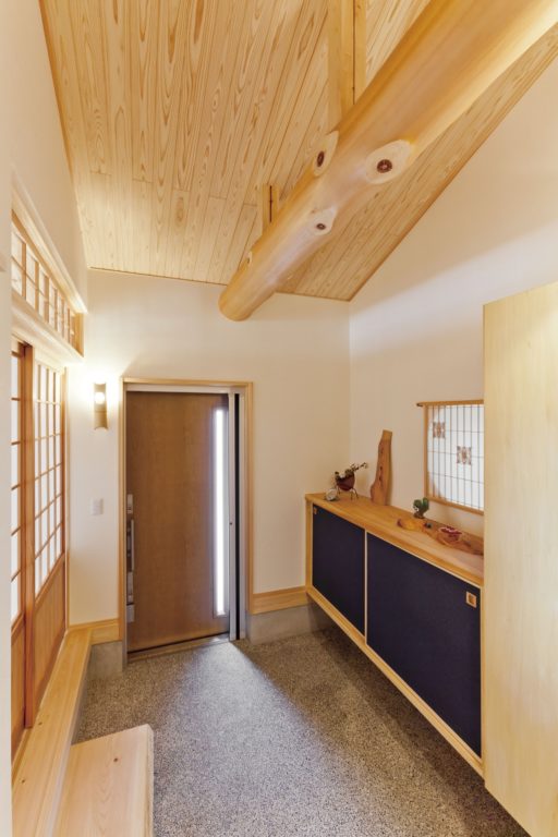 自然素材のあったか木の家　高台バルコニーの眺めが◎