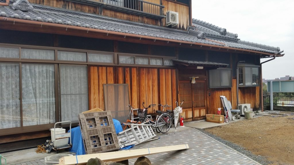 人が集ういえ