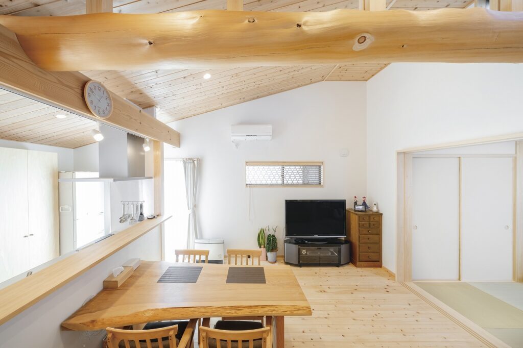 ２階を無駄にしない!!広々平屋の木のおうち