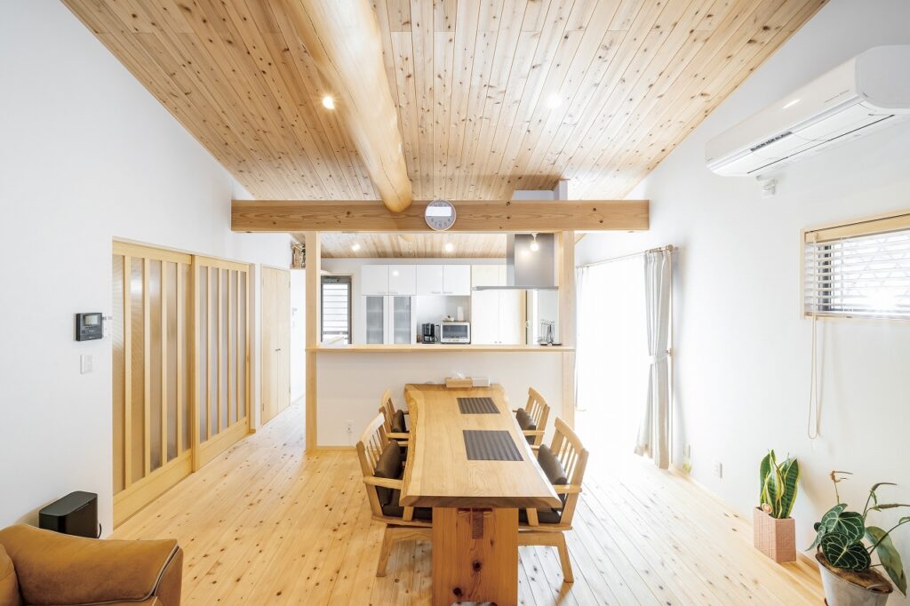 ２階を無駄にしない!!広々平屋の木のおうち