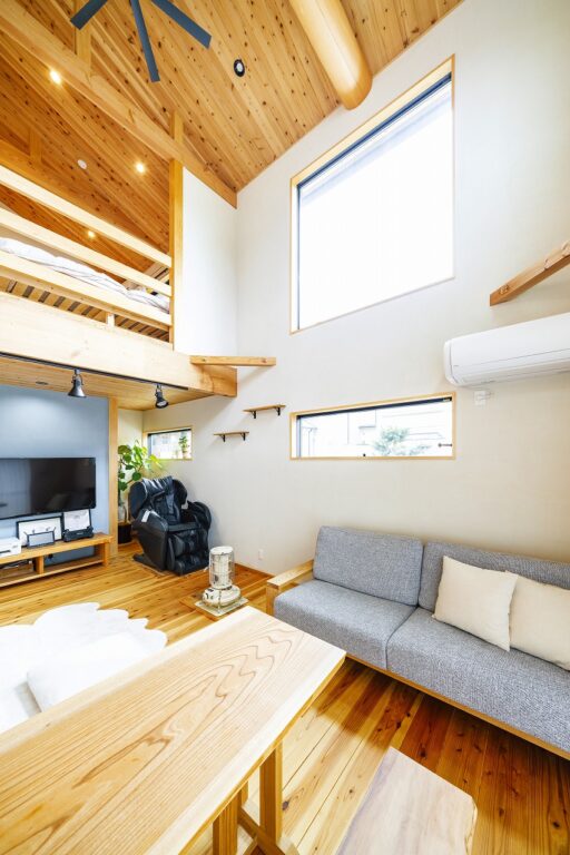 驚くほど開放的！　木が香る自然素材をたっぷり使用した憩いの家