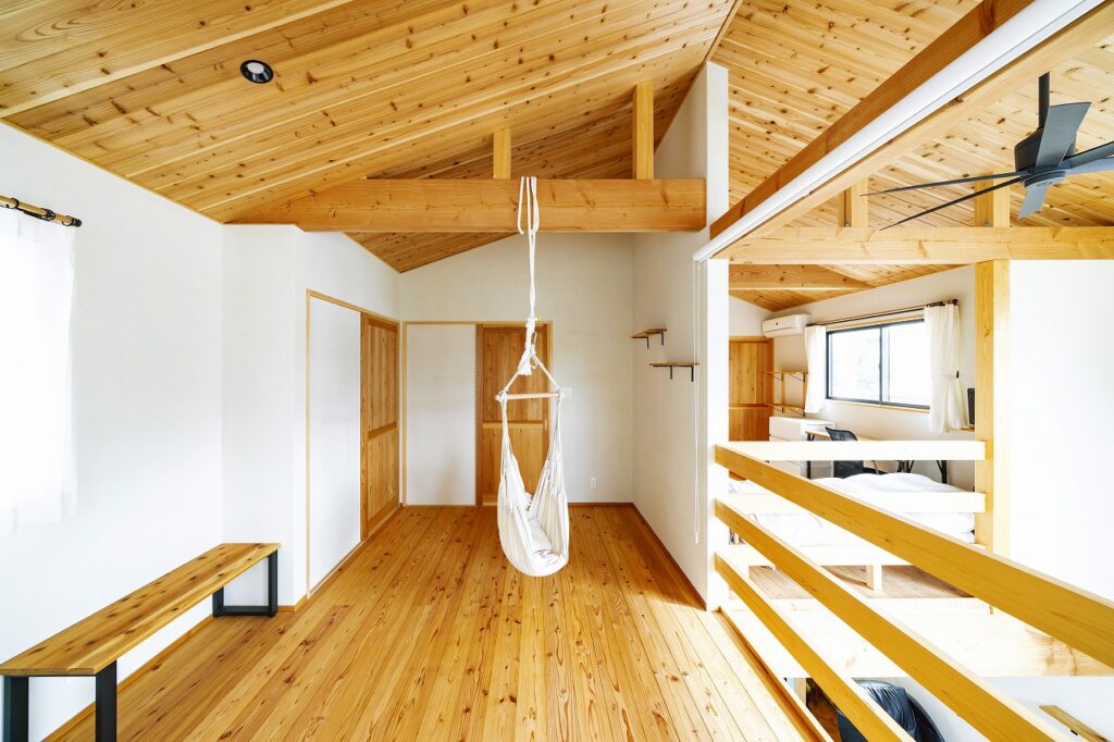 驚くほど開放的！　木が香る自然素材をたっぷり使用した憩いの家