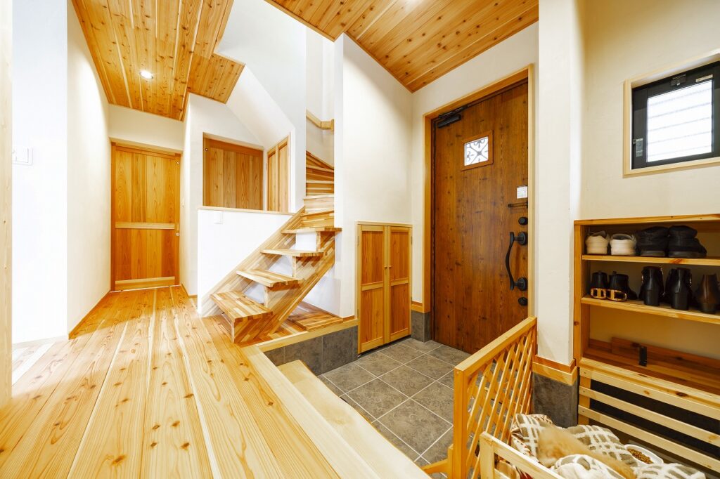 驚くほど開放的！　木が香る自然素材をたっぷり使用した憩いの家
