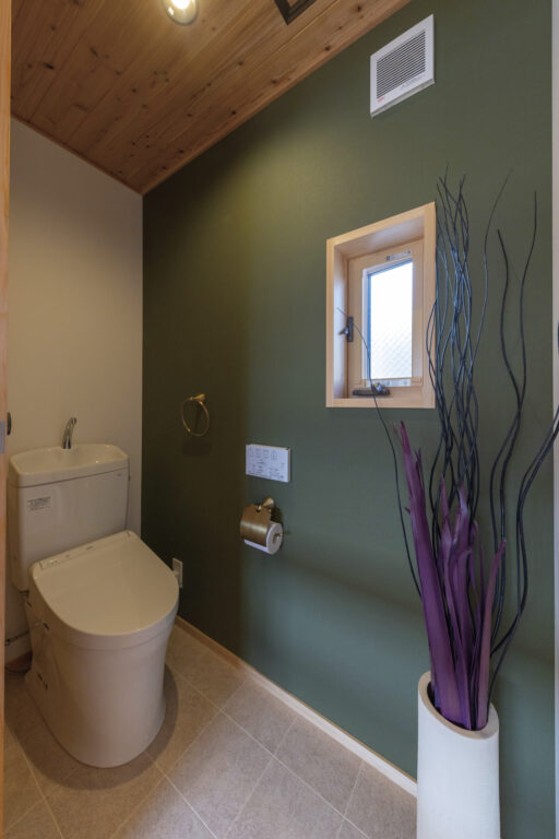 タテヨコに広がる木の家